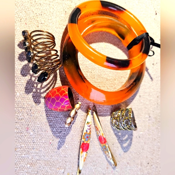 8-piece Boho Collection-Vintage Leopard🐆Lucite Faux Bracelets🐾💫Plus more! - Picture 4 of 10